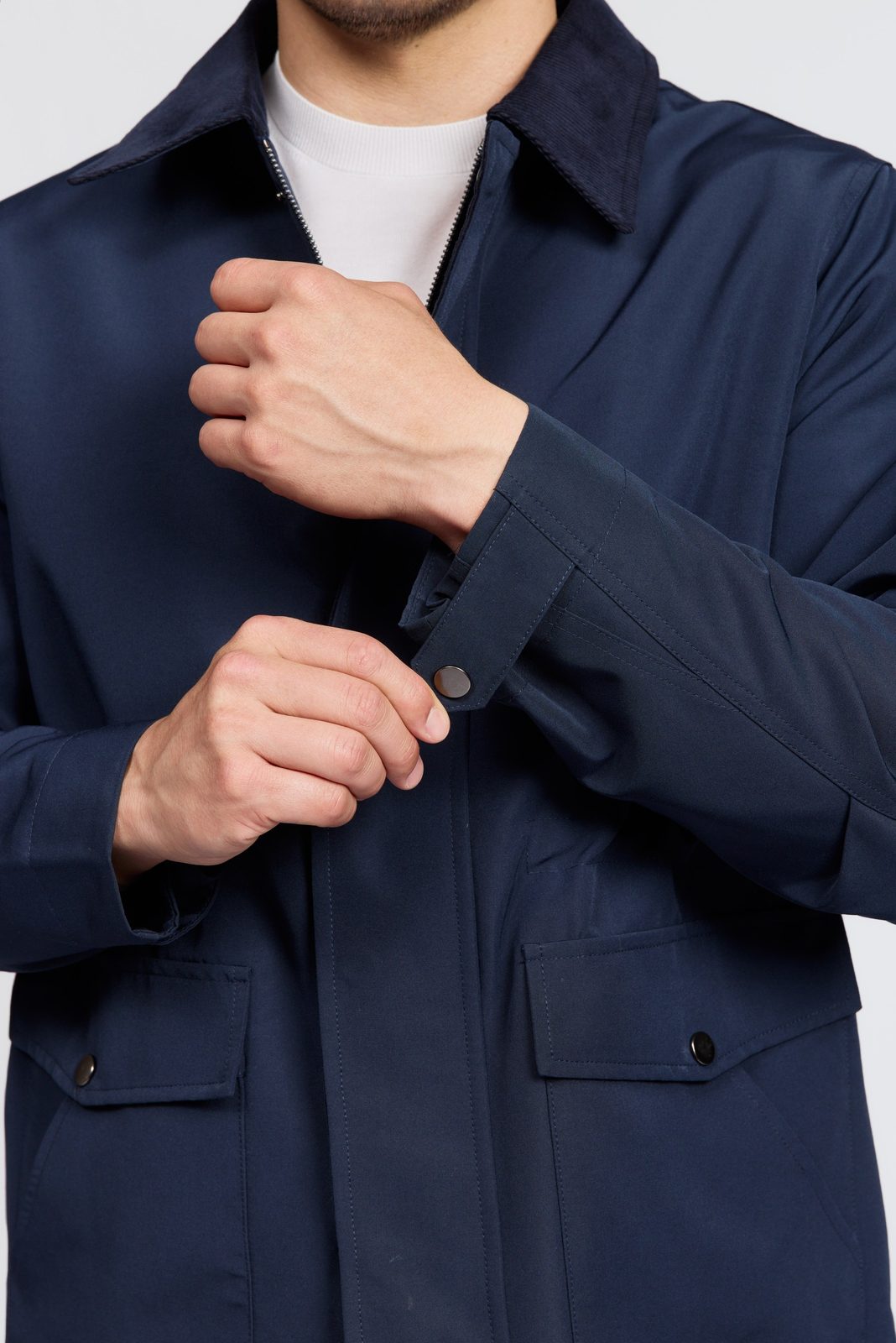Chaqueta utilitaria para hombre con cuello de pana